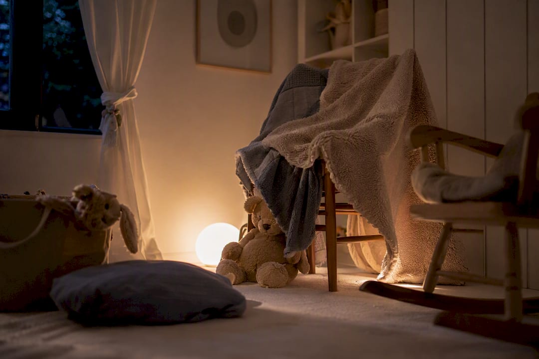 Gezellige babykamer met spullen voor het bedritueel